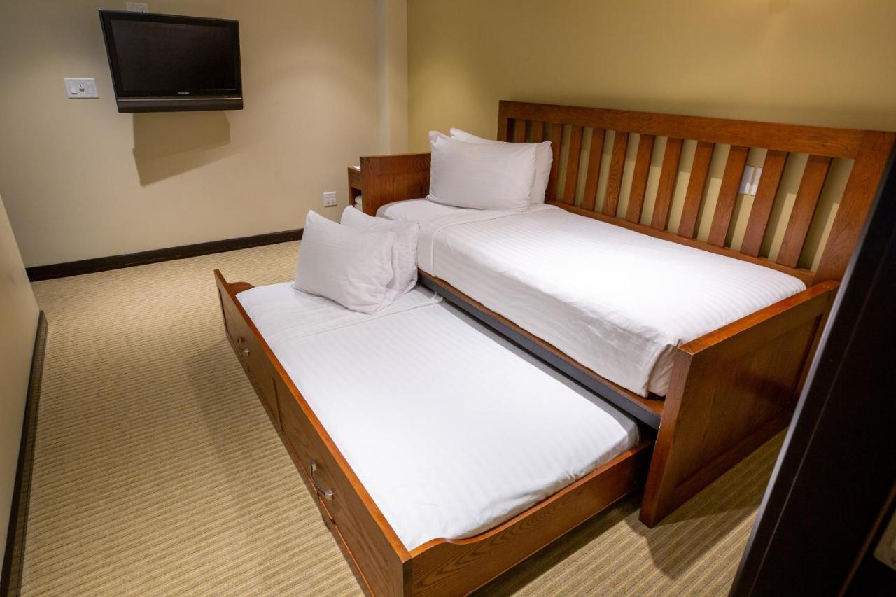 Copper Point Resort Invermere Bagian luar foto