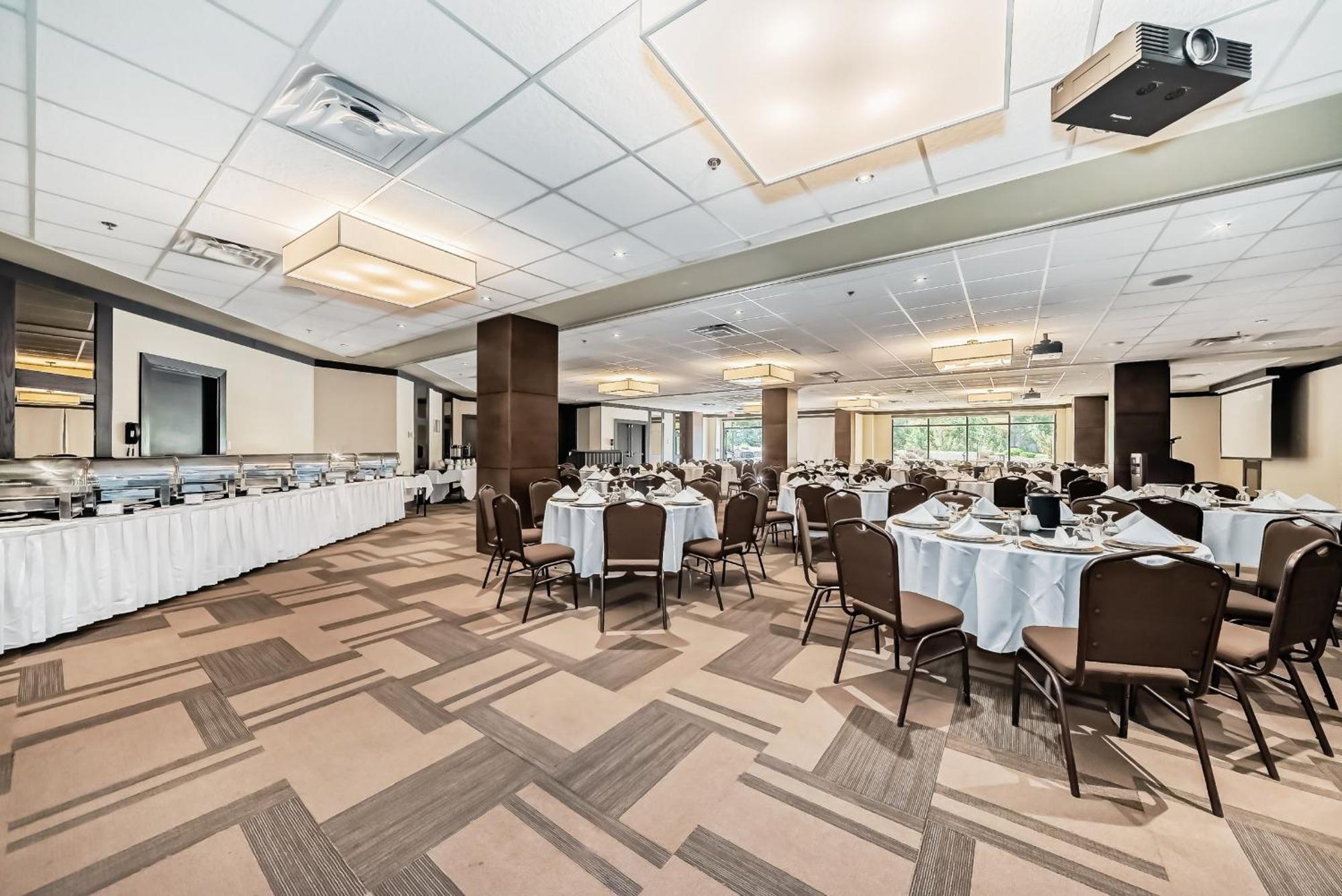 Copper Point Resort Invermere Bagian luar foto