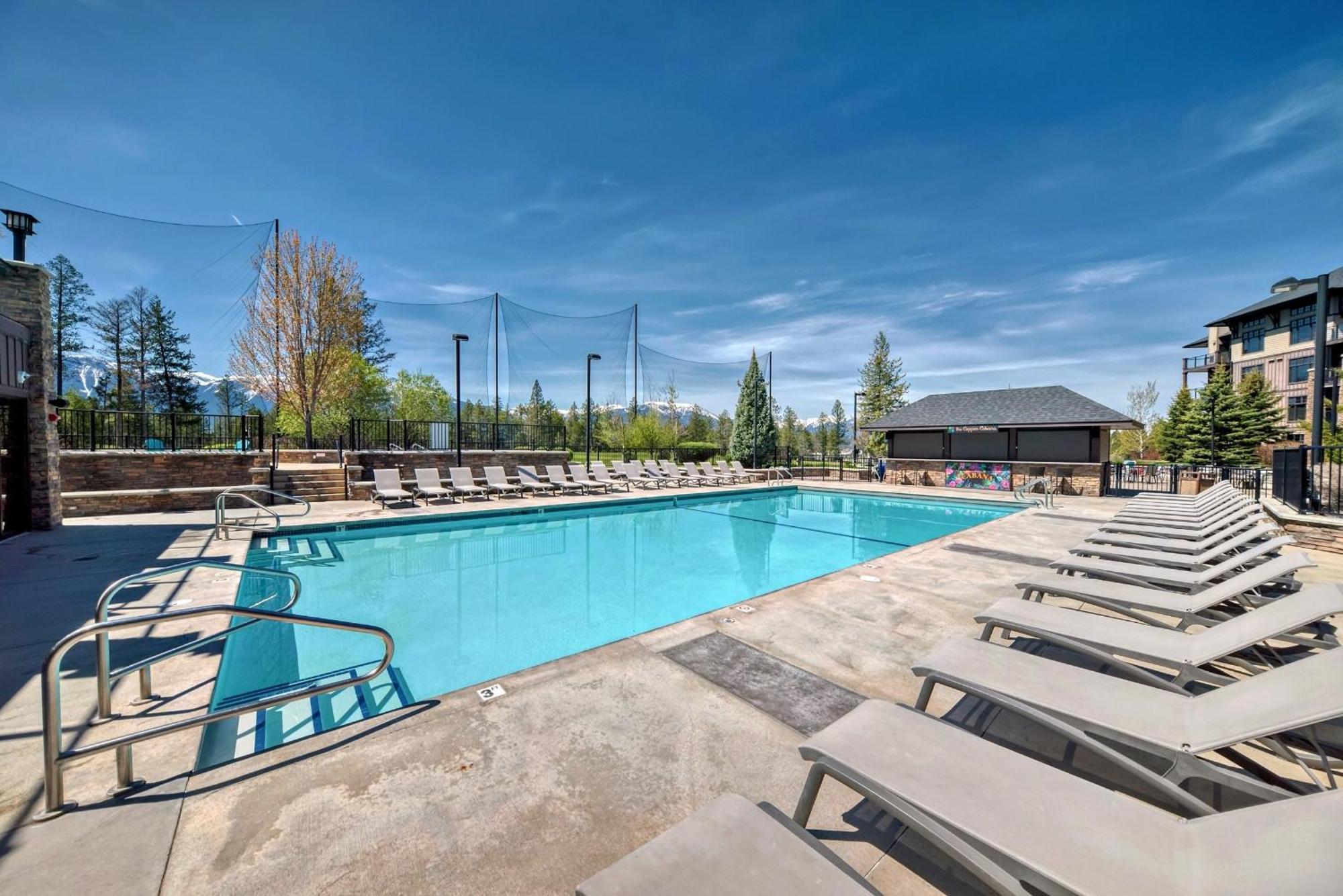Copper Point Resort Invermere Bagian luar foto