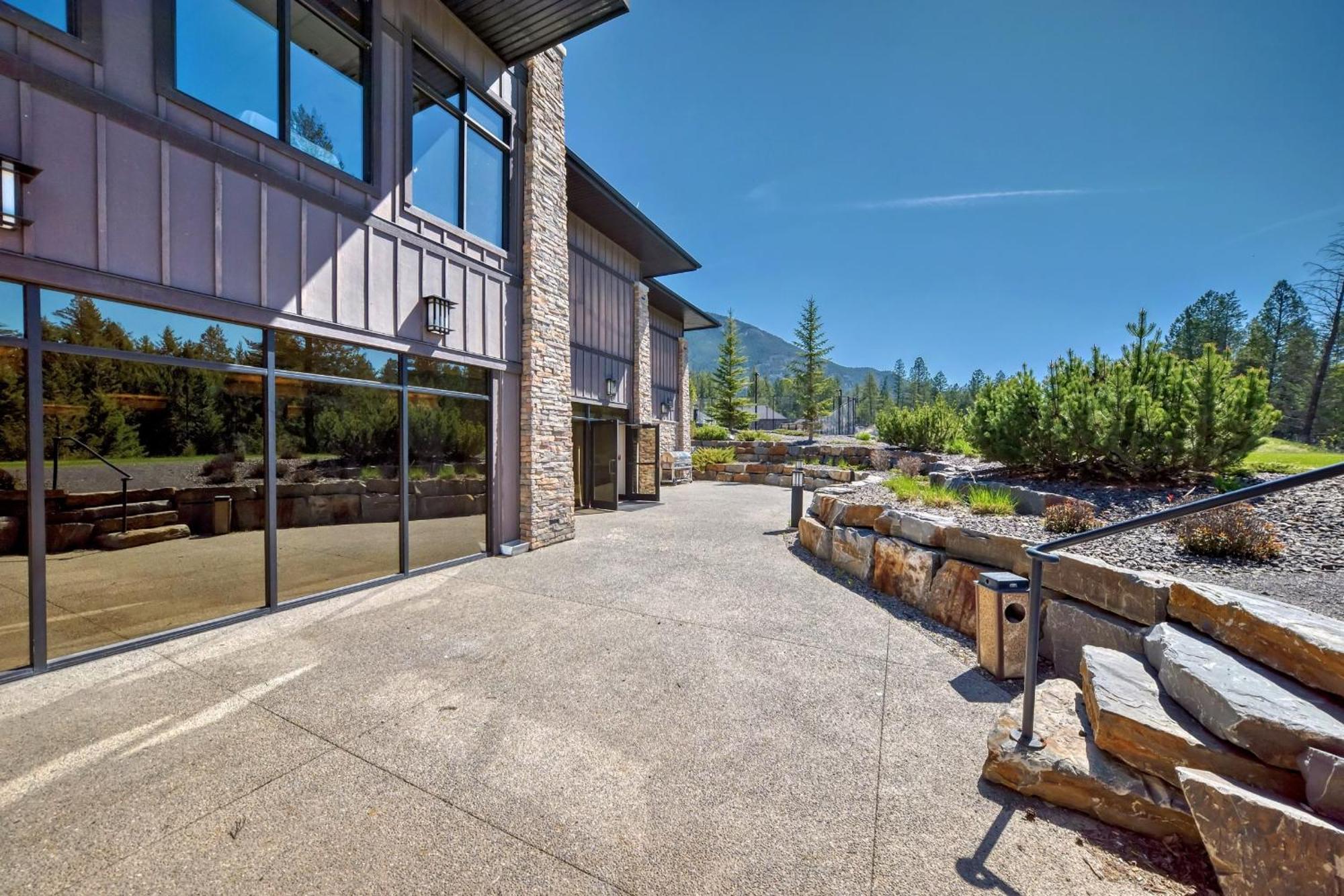 Copper Point Resort Invermere Bagian luar foto