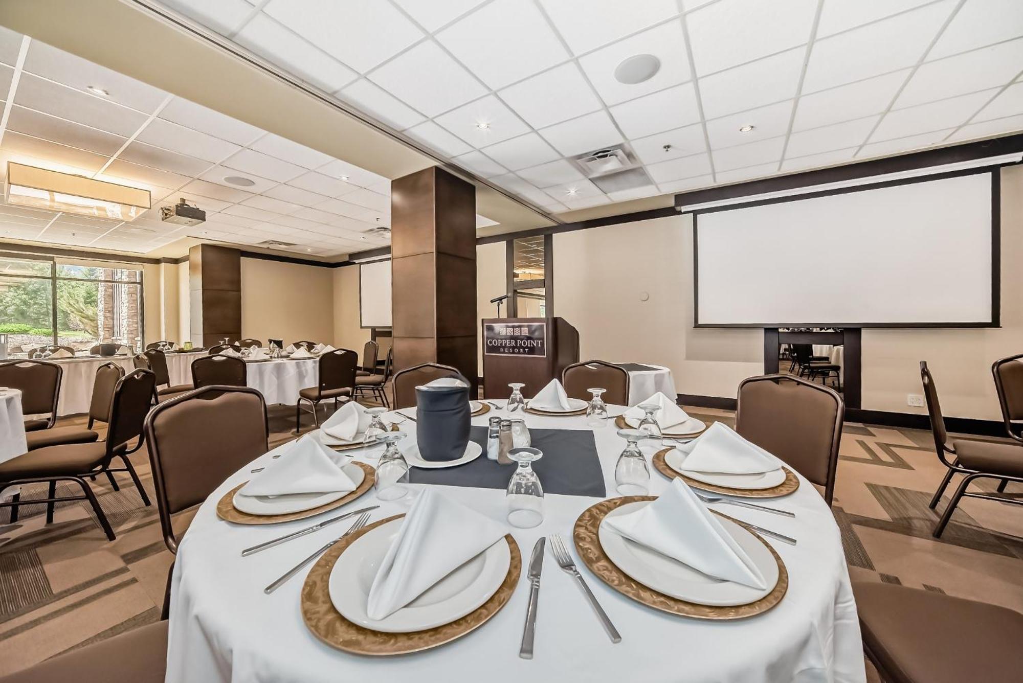 Copper Point Resort Invermere Bagian luar foto