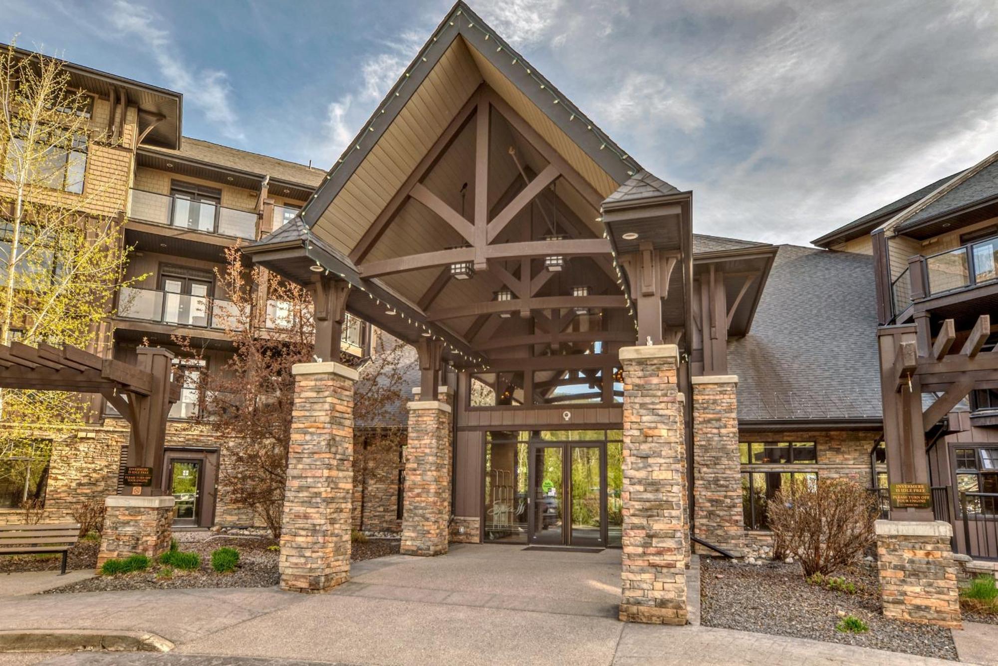 Copper Point Resort Invermere Bagian luar foto