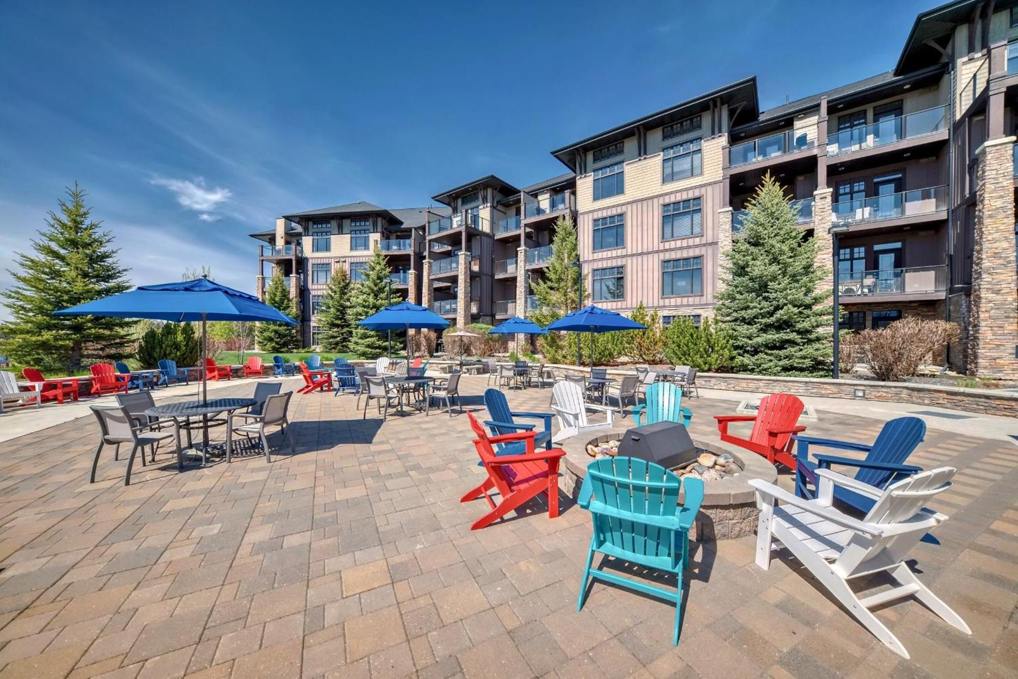 Copper Point Resort Invermere Bagian luar foto