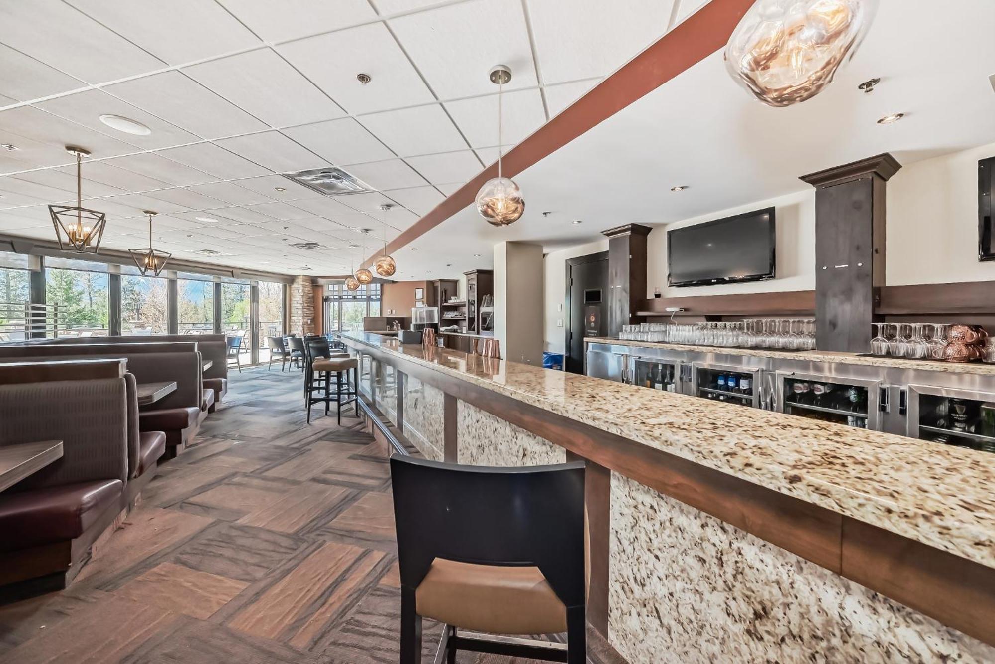 Copper Point Resort Invermere Bagian luar foto