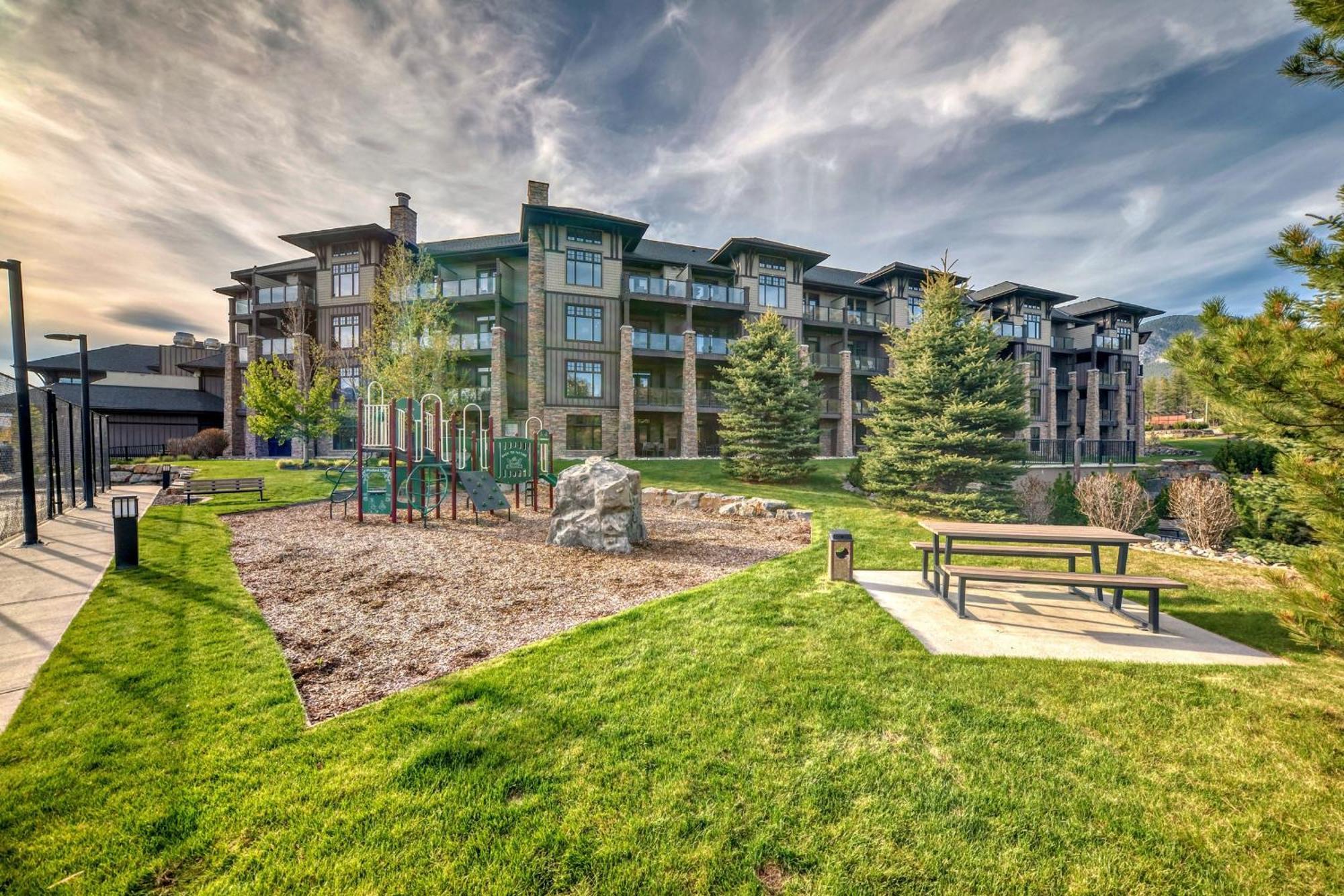 Copper Point Resort Invermere Bagian luar foto