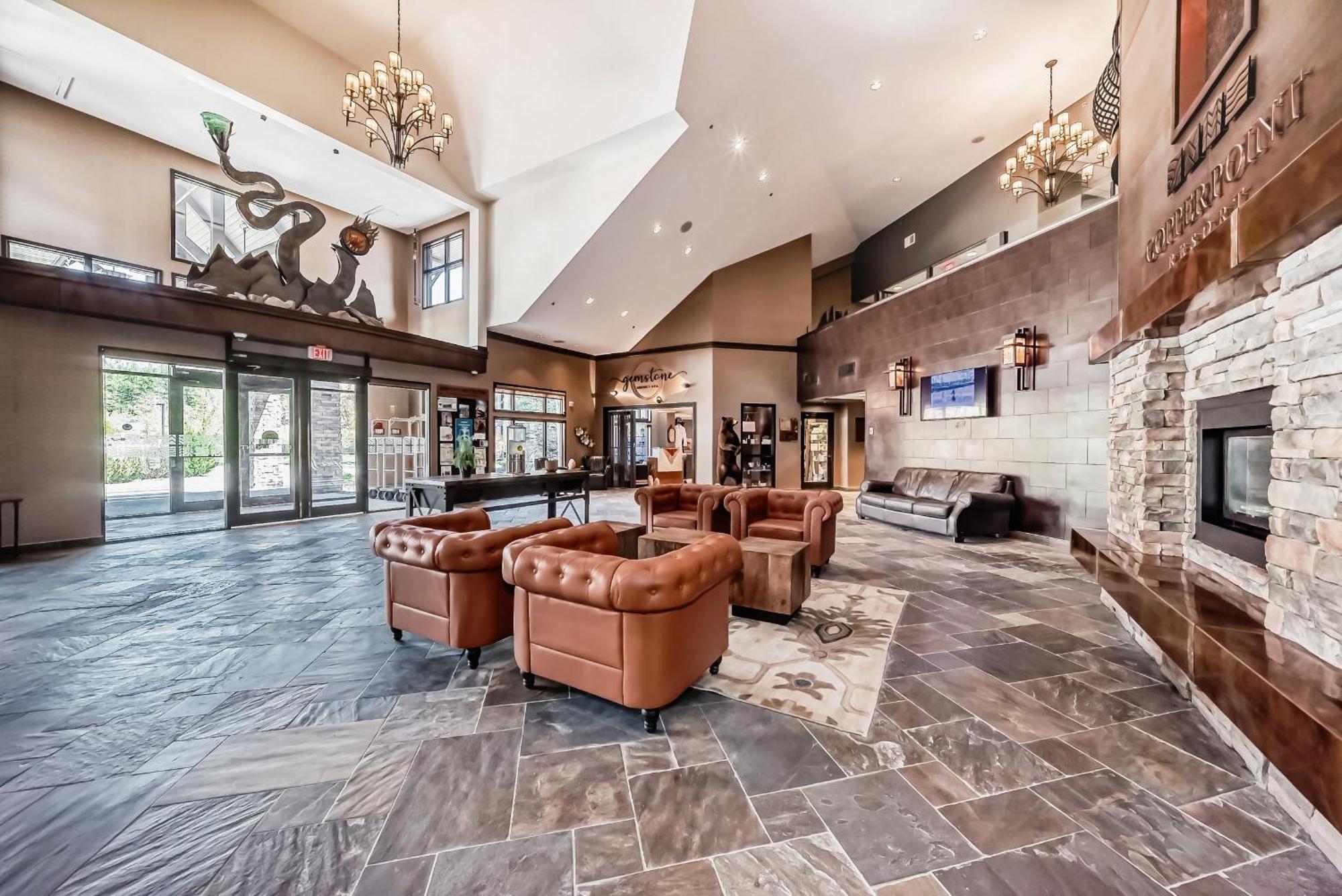 Copper Point Resort Invermere Bagian luar foto