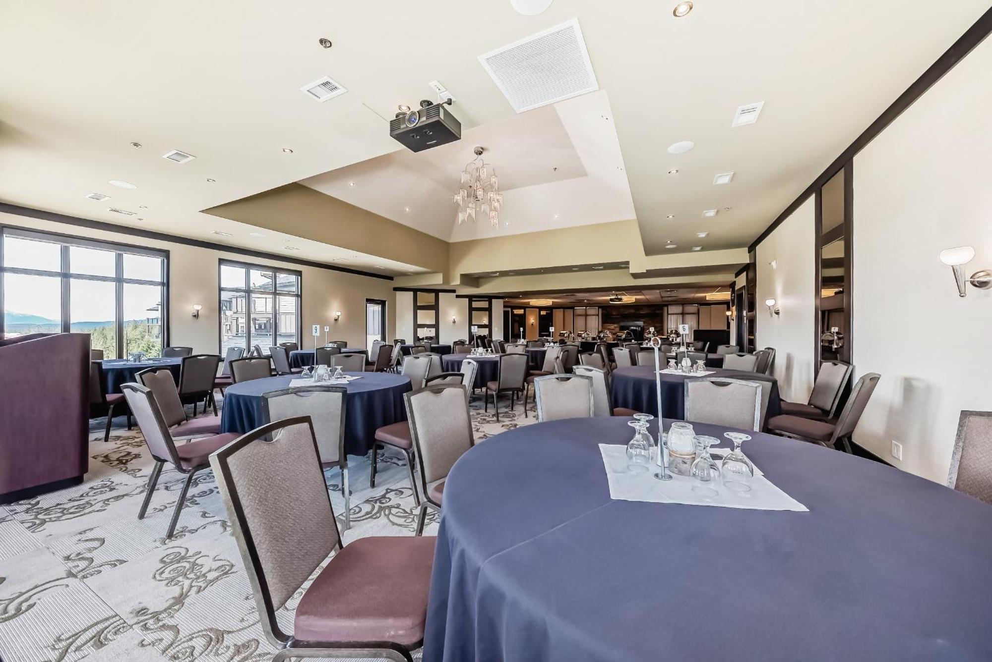 Copper Point Resort Invermere Bagian luar foto