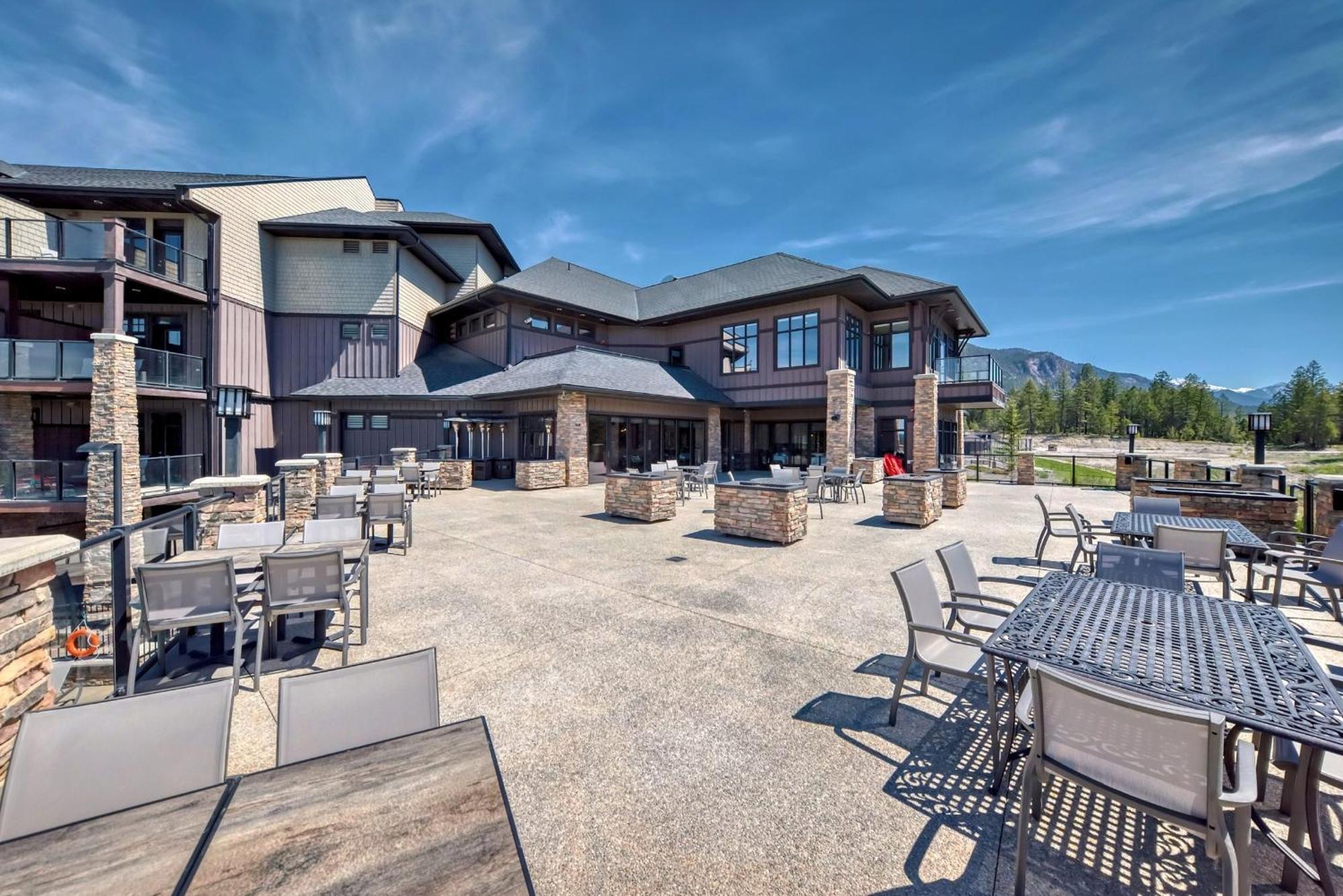 Copper Point Resort Invermere Bagian luar foto