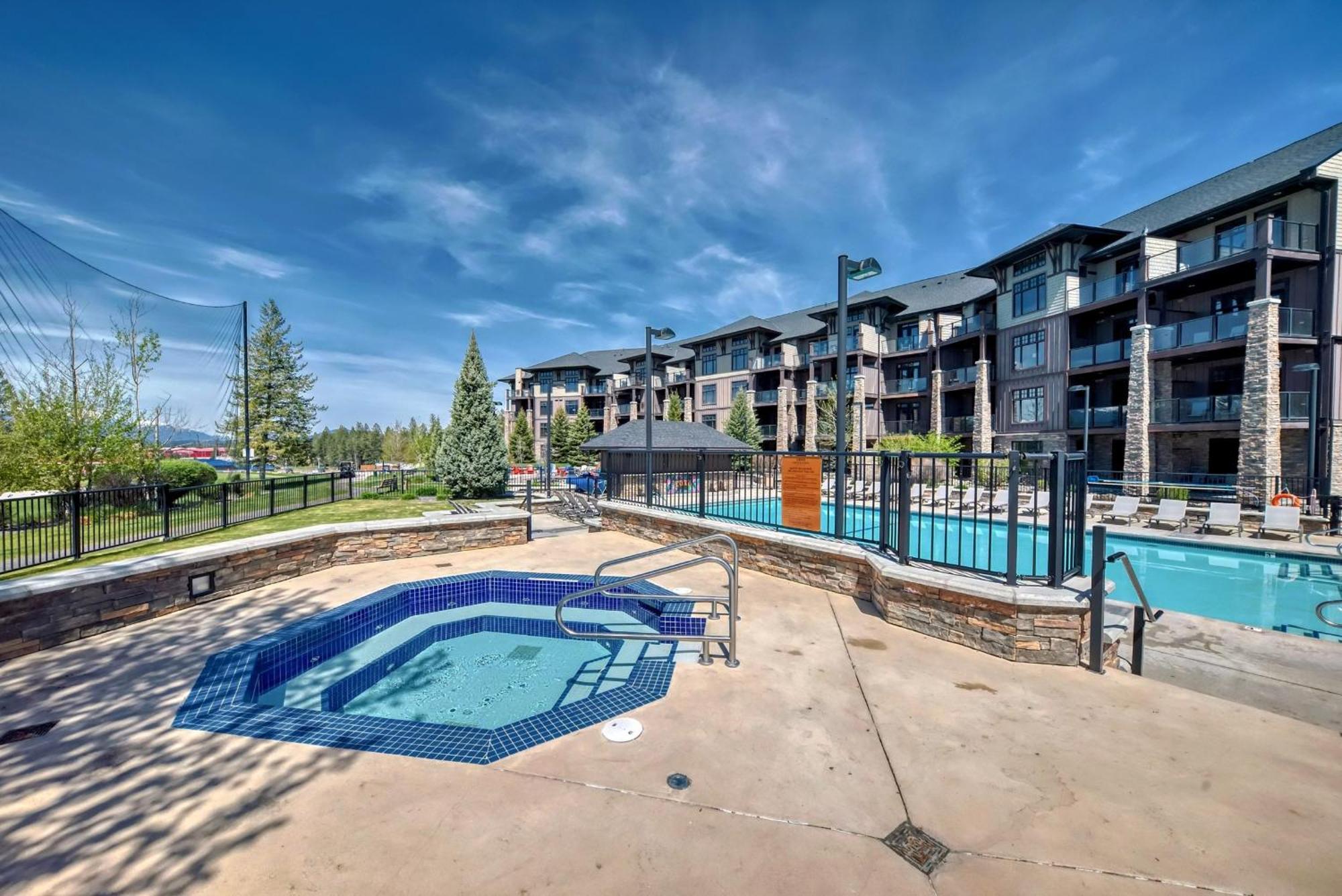 Copper Point Resort Invermere Bagian luar foto
