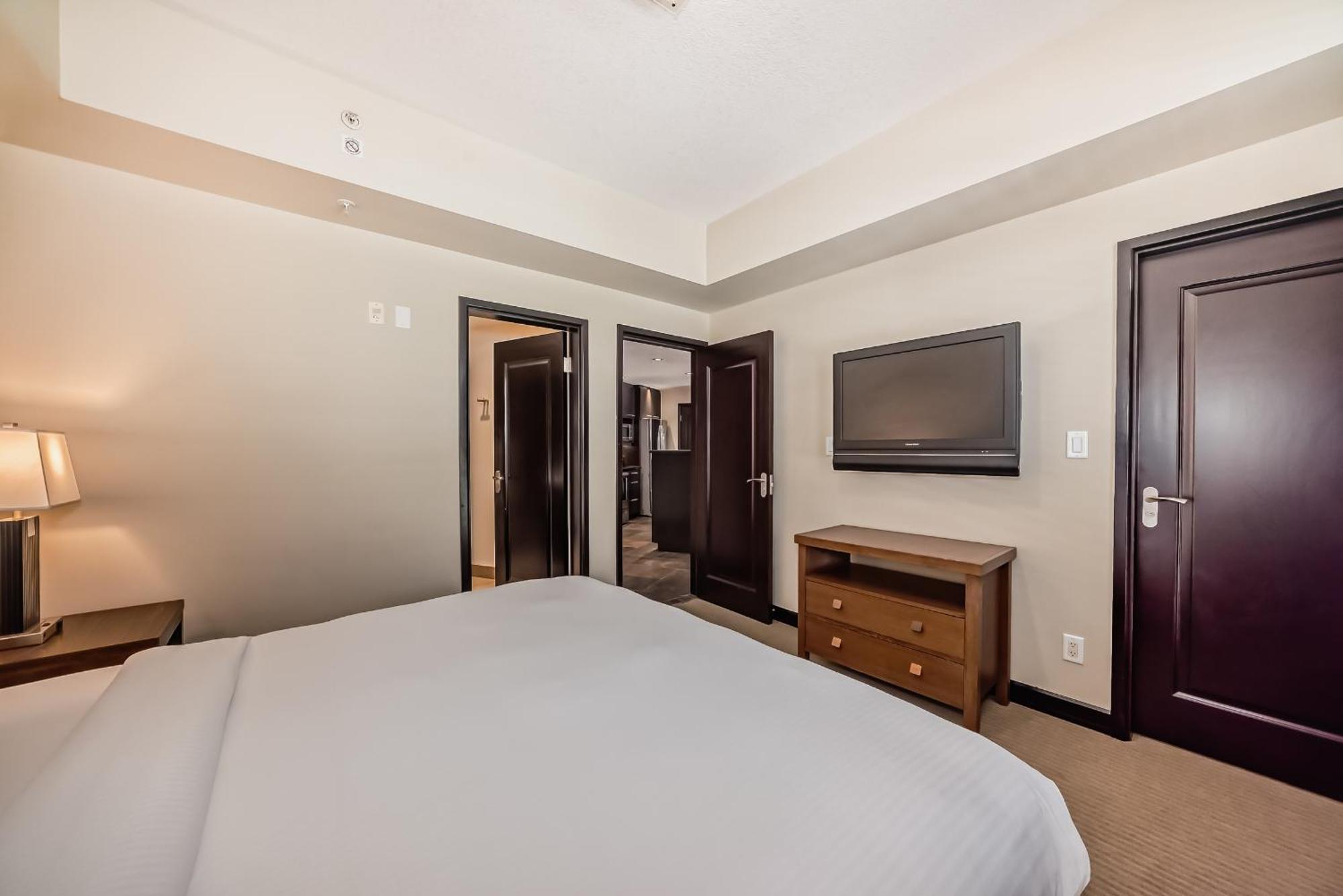Copper Point Resort Invermere Bagian luar foto