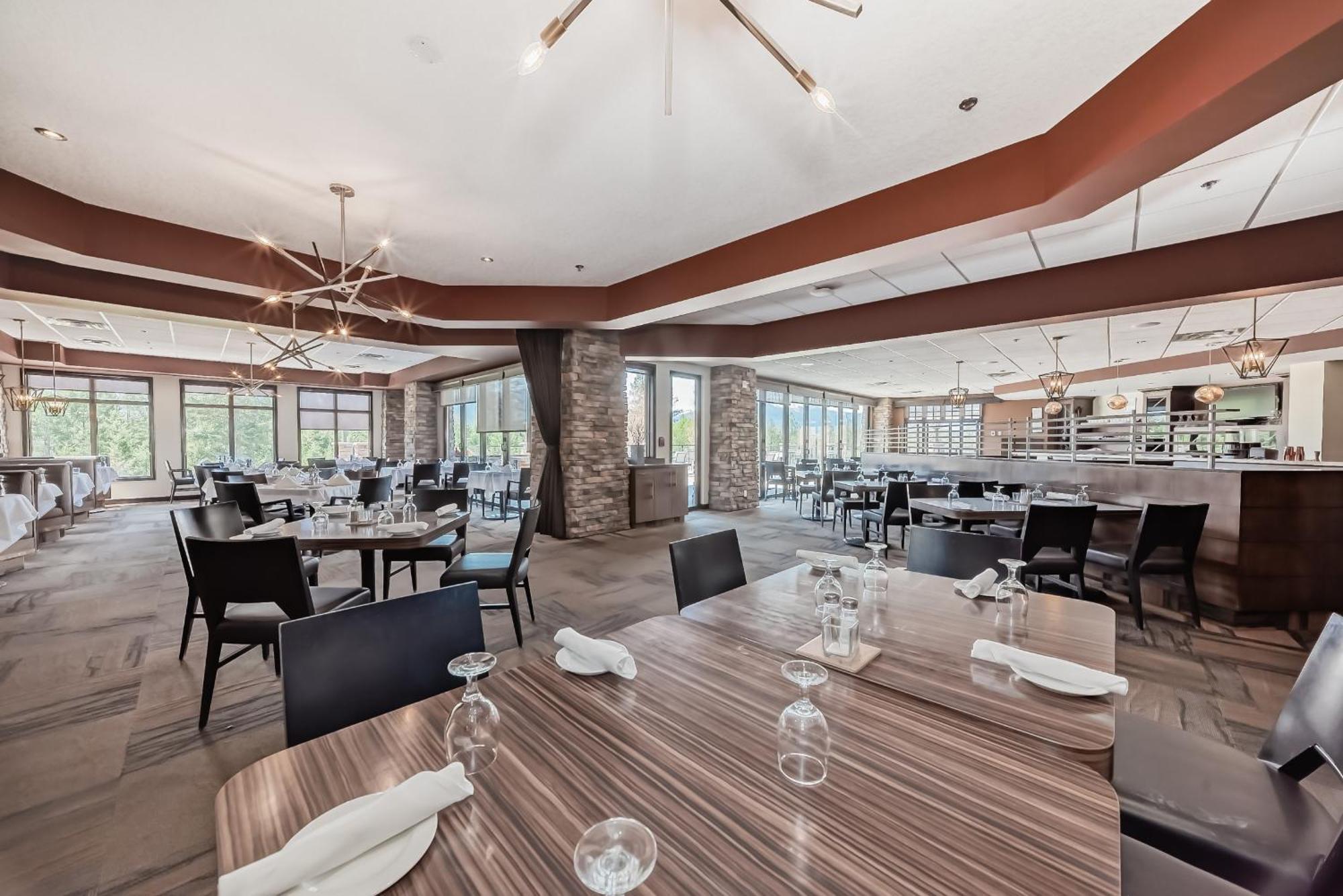Copper Point Resort Invermere Bagian luar foto