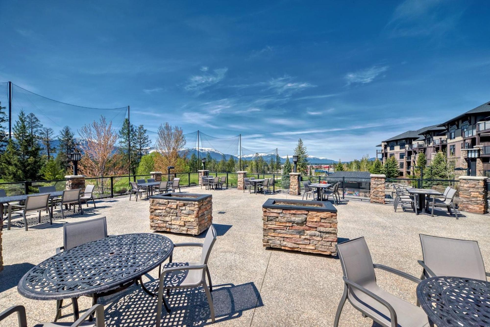 Copper Point Resort Invermere Bagian luar foto