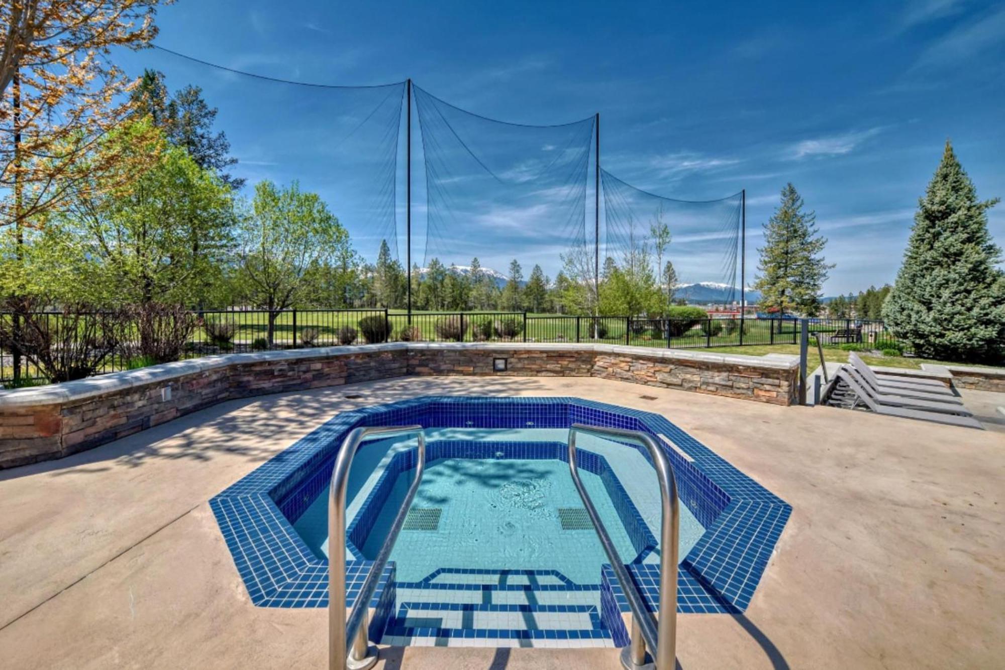 Copper Point Resort Invermere Bagian luar foto