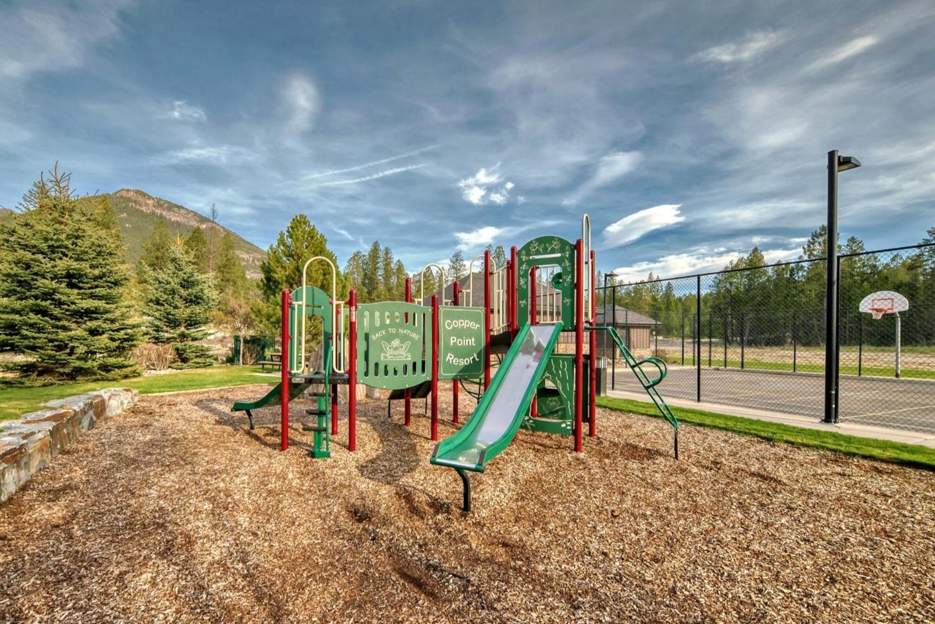 Copper Point Resort Invermere Bagian luar foto