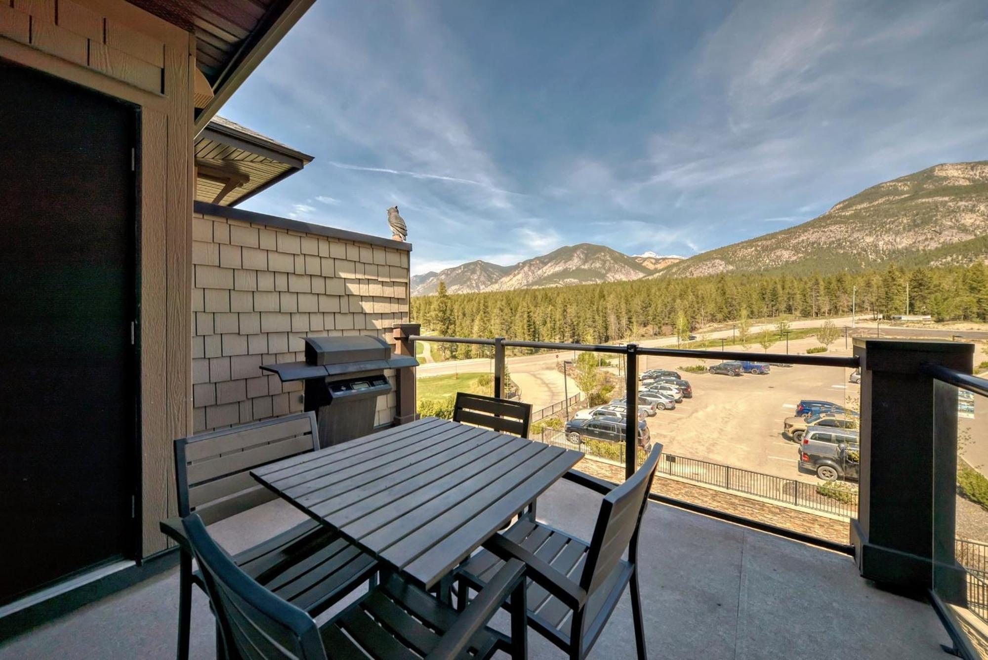 Copper Point Resort Invermere Bagian luar foto