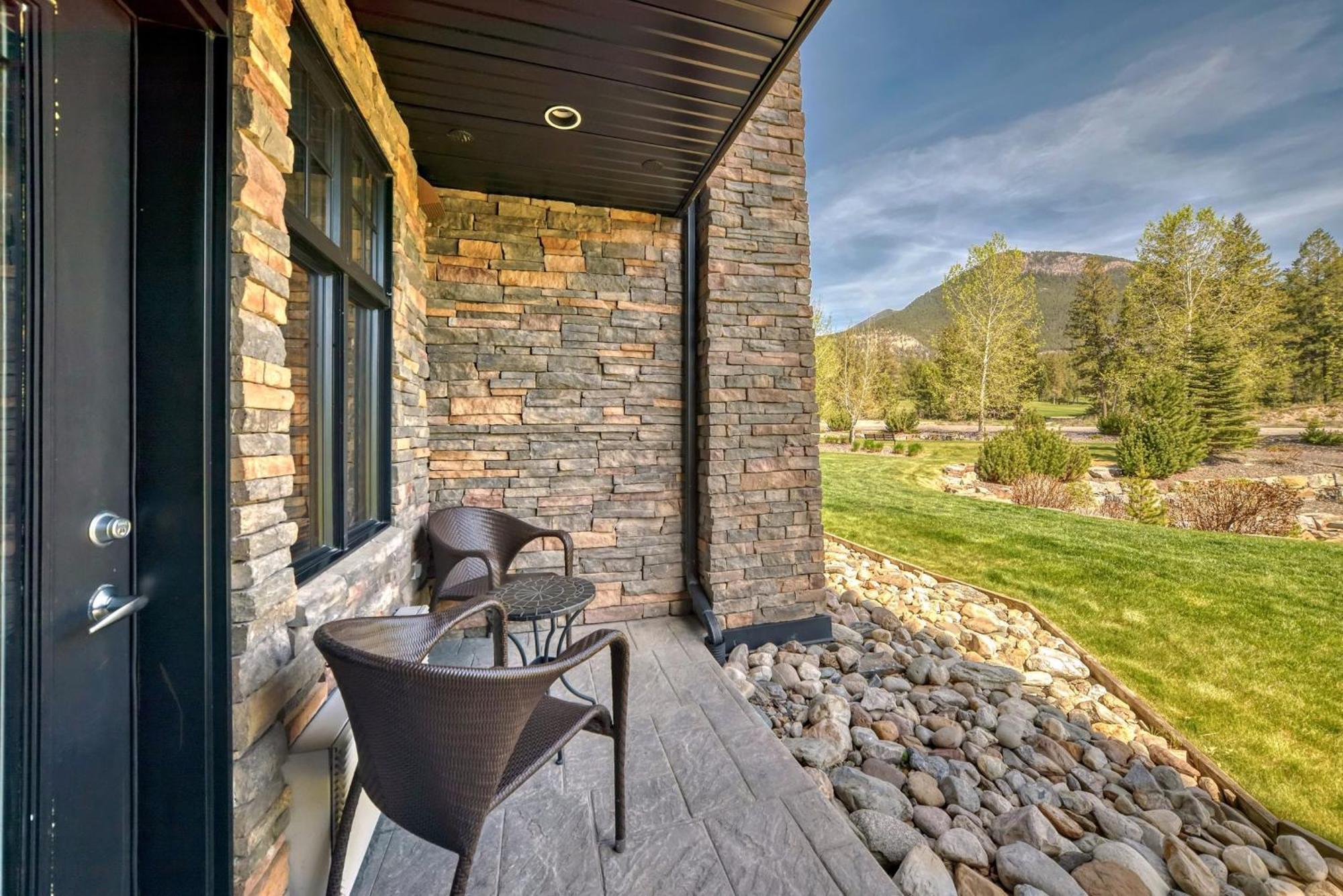 Copper Point Resort Invermere Bagian luar foto